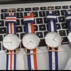 Coupon 🔥 TrendFox Minimalist Horloge - Goud Kleurig Met Zwarte Band (kunstleer) - Quartz Uurwerk - Horloge Heren Dames - Sinterklaas Cadeautjes 🧨 -Sieraden-horloges Verkoop 550x315