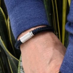 Beste deal ✨ Heren Armband Donkerblauw Touw - Scheepstouw Armband Blauw 8mm Dik - 19,5cm - Stalen Magnetische Sluiting - Mauro Vinci Vicara Darkblue- Met Geschenkverpakking 🔔 -Sieraden-horloges Verkoop 550x339 1