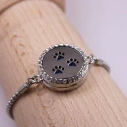 Flash-uitverkoop ⭐ Bixorp Aroma Geurarmband Met Amulet Voor Etherische Olie - Hondenpootjes - Zilverkleurig Stainless Steel - Absorberende Watjes Voor Parfum & Essentiële Olie - Cadeau Voor Haar / Dames / Vriendin / Mama / Vrouwen 👏 -Sieraden-horloges Verkoop 550x361 1