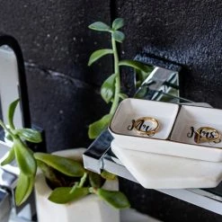 Hete verkoop 😍 Verre Esprit Mr En Mrs Sieradenhouder – 11.5 X 5.5 Cm – Keramische Dubbele Ringhouder - Inclusief Geschenkdoos 🤩 -Sieraden-horloges Verkoop 550x440 1