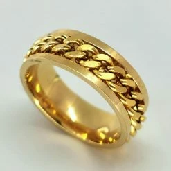 Nieuw 😍 Lili 41 Stoer - RVS - Goudkleur Ring- Maat 20 Met Los Schakel Ketting In Midden In Die Je Mee Kan Draaien(ook Wel Stress Ring Genoemd). Ring Is Zowel Geschikt Voor Dame Of Heer Ook Mooi Als Duim Ring. 💯