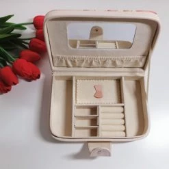 Goedkoop 😀 Mini-ten Elegante Sieradendoos Met Spiegel – Reis Juwelendoos-Juwelen Doos Voor Sieraden (ring, Ketting, Oorbellen, Horloge) – Dames/Meisjes-opbergerdoos 😍 -Sieraden-horloges Verkoop 550x498 1