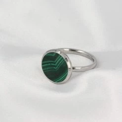 Korting 💯 My Bendel - Ring Zilver - Met Groene Malachiet Steen - My Bendel - De Aderen In Deze Groene Stenen Ring Geven De Ring Een Levendige En Warme Uitstraling - Met Luxe Cadeauverpakking ⌛ -Sieraden-horloges Verkoop 550x528 1