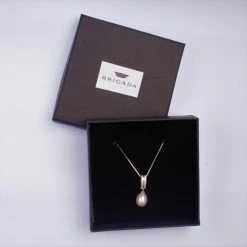 Aanbiedingen 🥰 Brigada - Hanger Met Echte Zoetwaterparel Hanger En Zirkonia Steentjes - Incl. GRATIS 925 Sterling Zilveren Ketting - 45 Cm - 925 Sterling Zilver 🎁 -Sieraden-horloges Verkoop 550x550 690