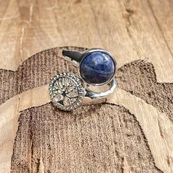 Aanbiedingen ⭐ Wellness-House | Tree Of Life Ring Lapis Lazuli | Ring Met Edelsteen | Natuurstenen Ring | In Maat Verstelbaar | Lapis Lazuli | Tree Of Life | Levensboom | Wijsheid | Innerlijke Rust | Zen 🧨 -Sieraden-horloges Verkoop 550x550 945