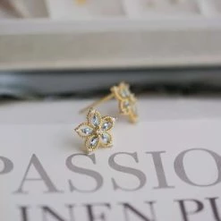 Flash-uitverkoop ⭐ CiCi'De Jewelry Amsterdam Bauhinia-gedetailleerd Ontwerp Elegante Bloem Oorstekers - Goud Vermeil - Natuurlijke Hemelsblauwe Topaas 🧨 -Sieraden-horloges Verkoop 550x550 954