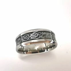 Coupon β€οΈ Lili 41 - RVS Ring - Maat 17 Met Midden - Zwart - Prachtig - Motief Erin En Beide Zijkant Glanzend Zilver Randen. π 10 Coupon β€οΈ Lili 41 - RVS Ring - Maat 17 Met Midden - Zwart - Prachtig - Motief Erin En Beide Zijkant Glanzend Zilver Randen. π -Sieraden-horloges Verkoop 550x594 3