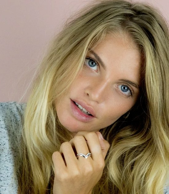 Aanbiedingen π ZINZI Zilveren Ring V Model Wit ZIR1149Z π 4 Aanbiedingen π ZINZI Zilveren Ring V Model Wit ZIR1149Z π - Afbeelding 2